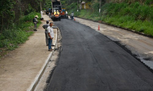 Volta Redonda: Avenida Nossa Senhora do Amparo começa a receber novo asfalto